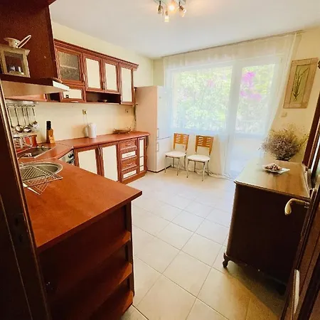 Lovely By The Sea Garden Apartment Varna